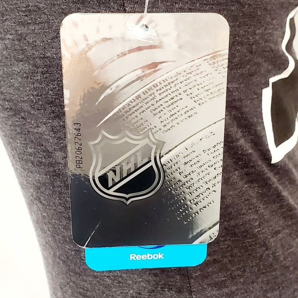 Official NHL Chicago Blackhawks #19 Toews T-Shirt - Picture 8 of 11